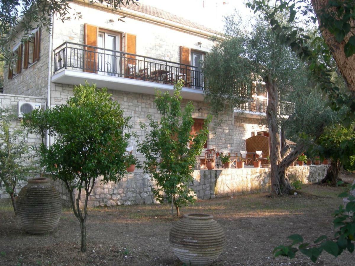Baronessa'S Apartments Gaios Exterior photo