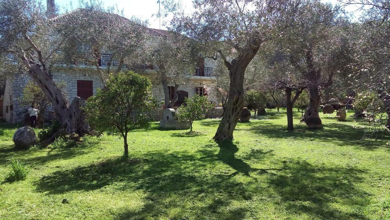 Baronessa'S Apartments Gaios Exterior photo